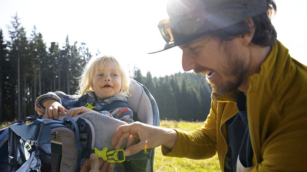 Nosidełko turystyczne Deuter Kid Comfort Active - kolor: midnight